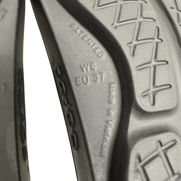 OOFOS OOlala Limited Edition Thong Recovery Snake Sandals Women's Size 6 - Picture 9 of 9